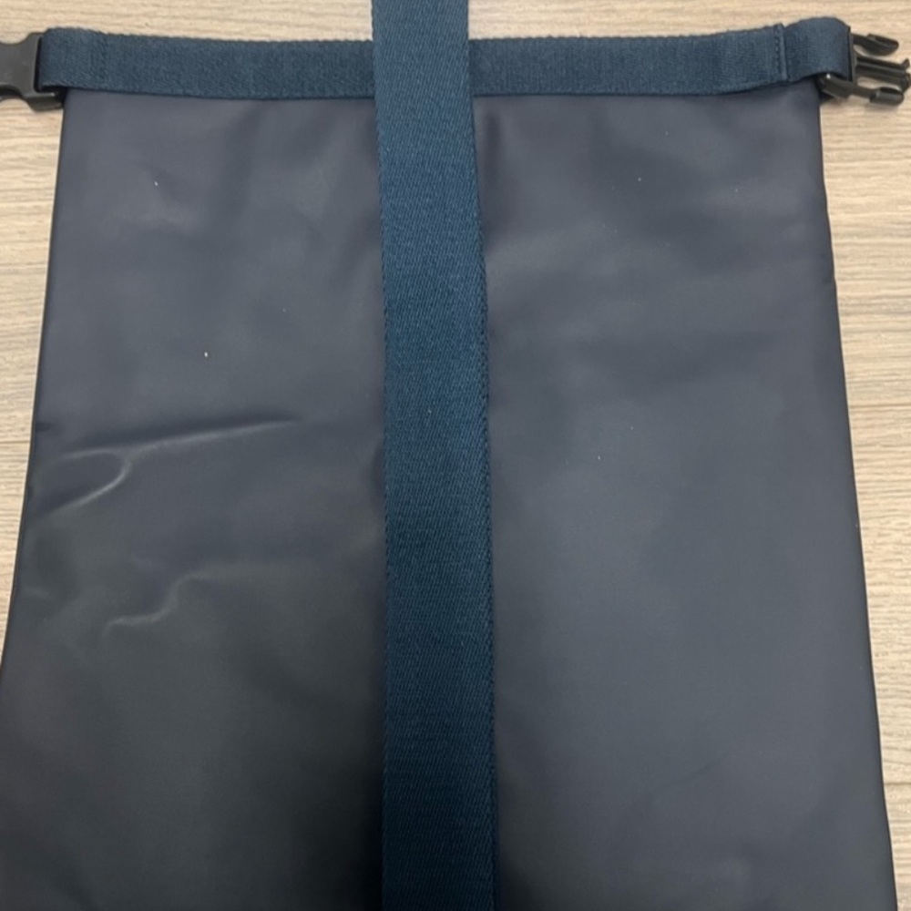 Prada Luna Rossa Ocean Navy and Red Sailing Bag. Waterproof. New in Dust Bag - Picture 6 of 10